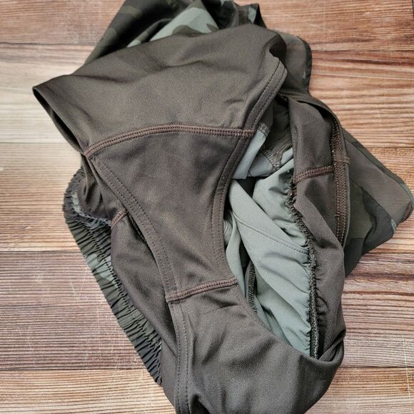 Athleta Printed Mesh Racer Run Shorts 4" Green Camo Athletic Running Womens Sz S - Picture 11 of 12